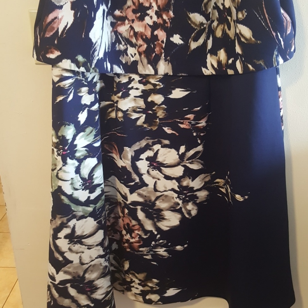 Dress - Picture 3 of 4